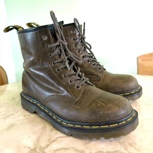 Dr. Martens olive leather classic boot
